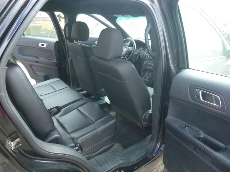 2017-ford-explorer-image-8