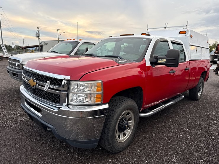 2013-chevrolet-3500-image-1