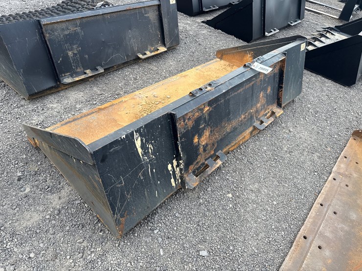 #2035-•-trubilt-78"-skid-steer-smooth-bucket-image-3