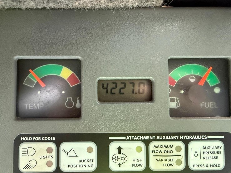 2006-bobcat-t300-image-25