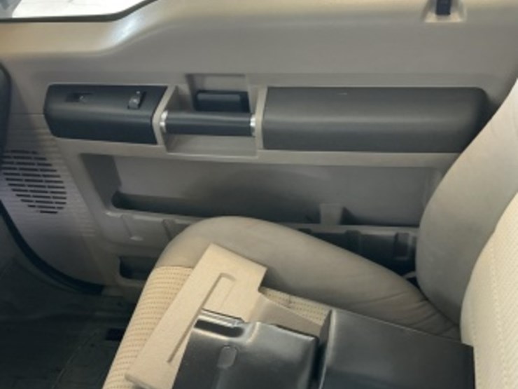 2008-ford-f550-image-19