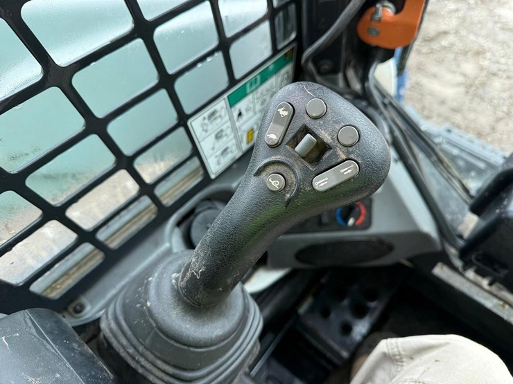 2024-bobcat-t770-image-25