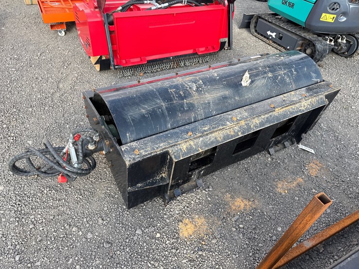 #1053-•-60"-skid-steer-vibratory-roller-image-3