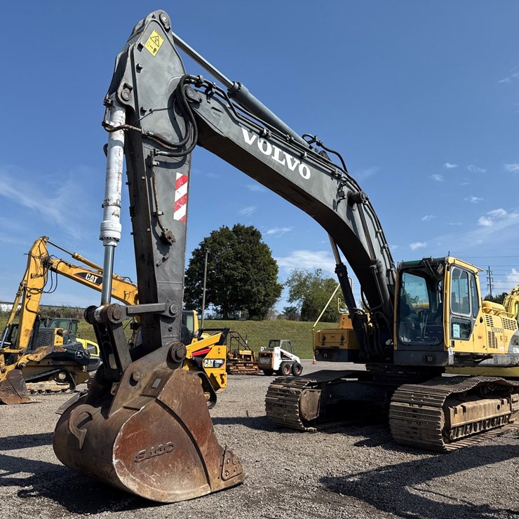 VOLVO EC330