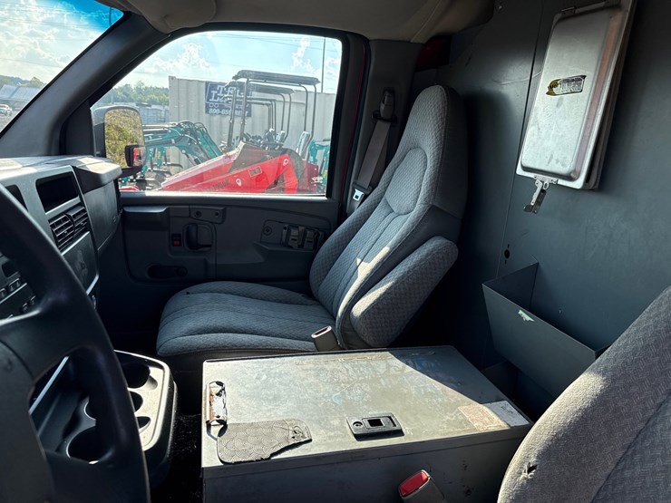 2003-chevrolet-3500-image-18