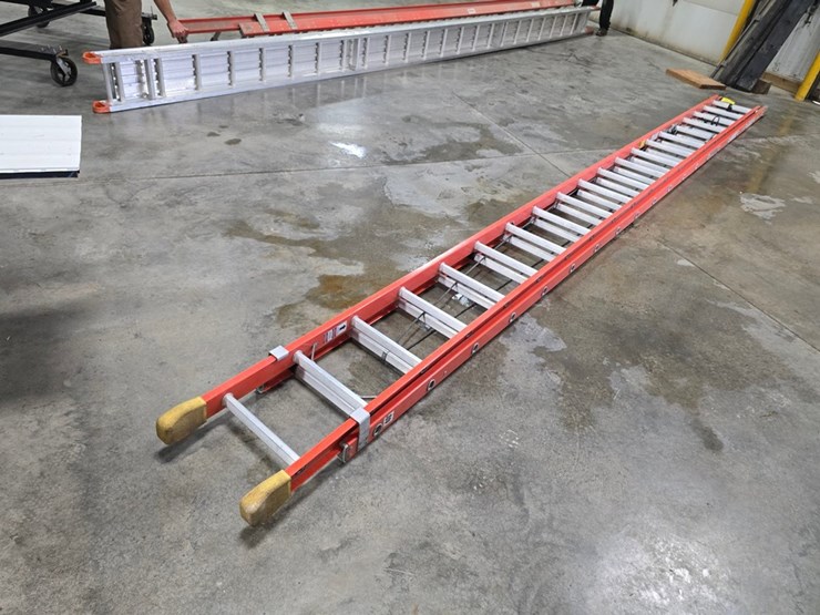 #9730-•-louisville-40'-extension-ladder-image-4