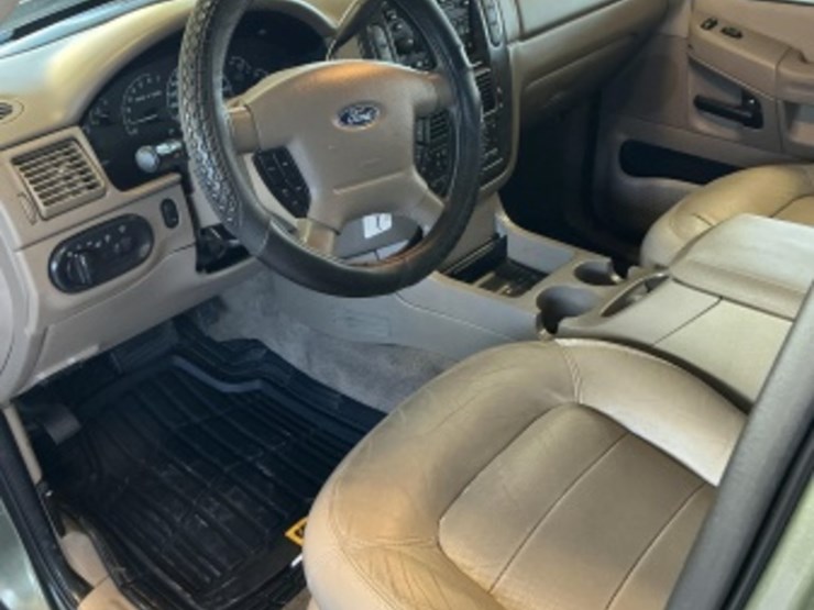 2002-ford-explorer-image-22