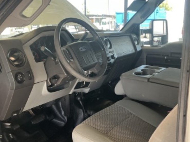 2013-ford-f550-image-23