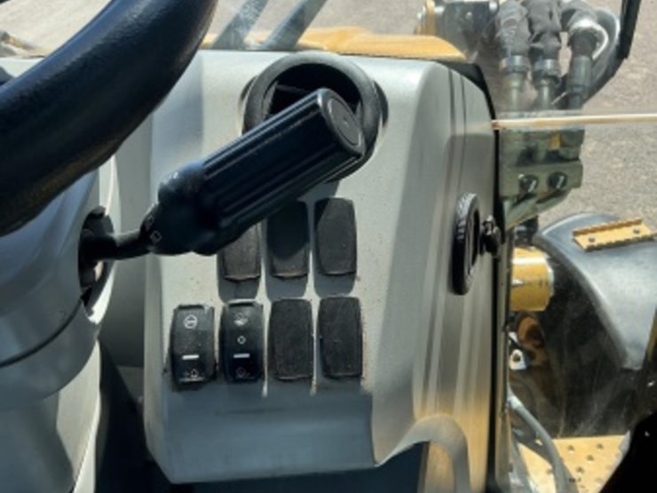 2019-caterpillar-420f2-it-image-25