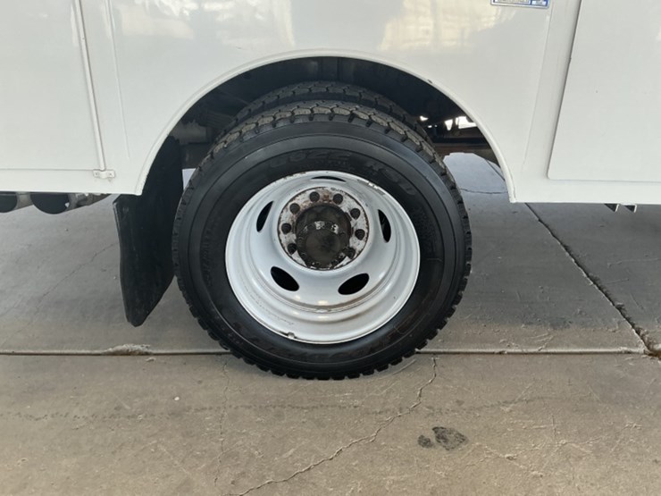 2013-ford-f550-image-8