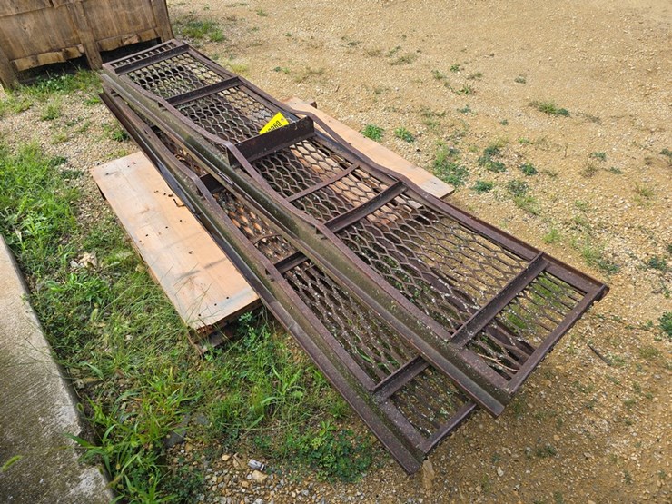#9686-•-8'x16"-metal-ramps-image-3