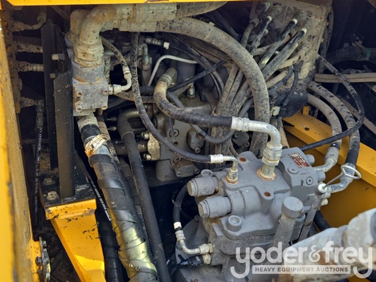 2019-deere-210g-lc-image-50