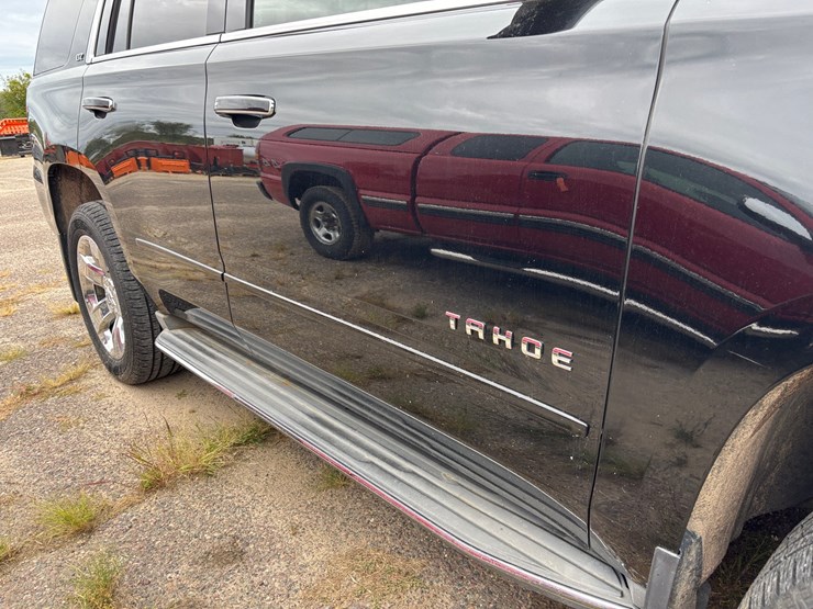 2015-chevrolet-tahoe-ltz-image-18