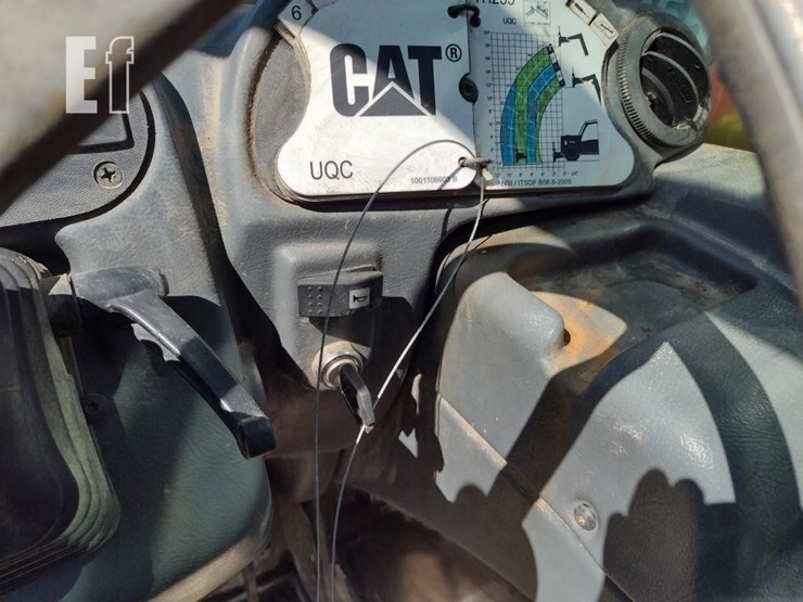 2011-caterpillar-th255-image-9