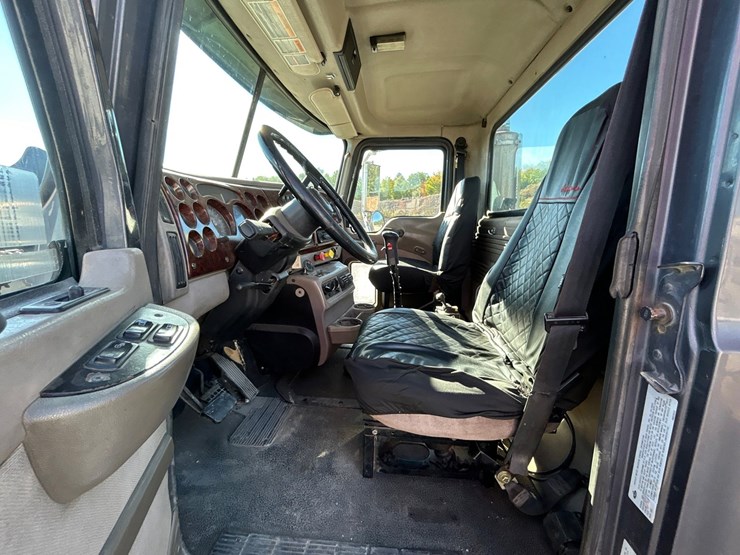 2004-mack-ch613-image-59