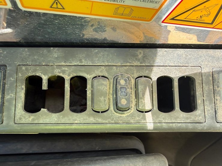 2005-caterpillar-320cl-image-30