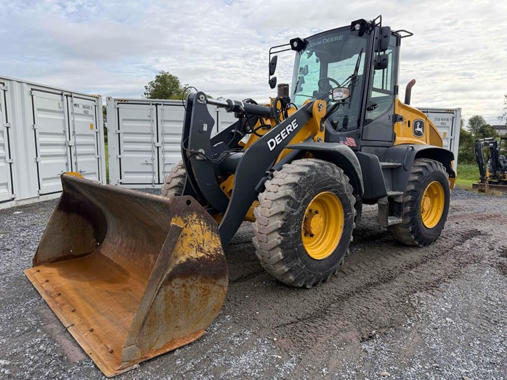 2021-deere-344l-image-1