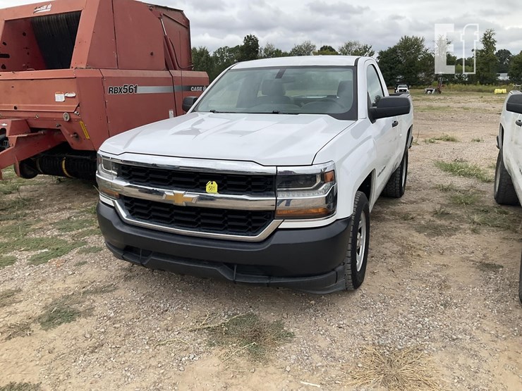 2018-chevrolet-silverado-1500-image-1