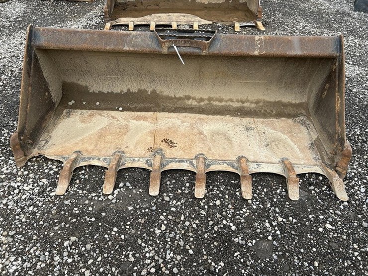 74”-skid-steer-tooth-bucket-image-2