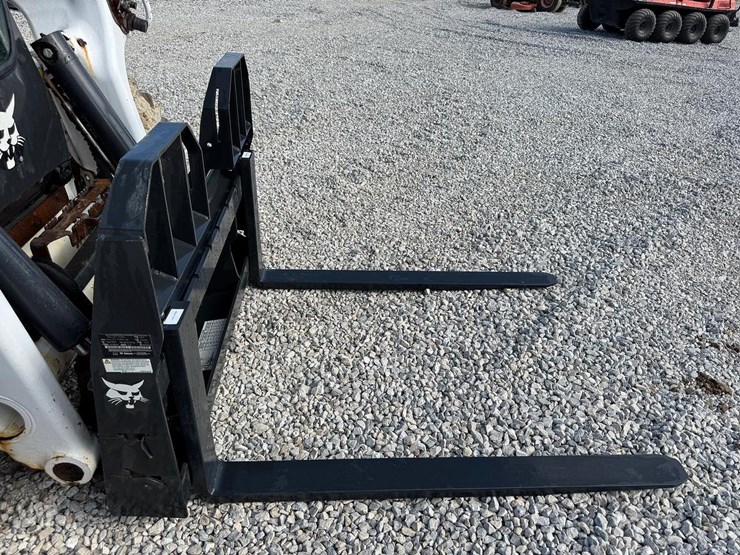 bobcat-48"-heavy-duty-skid-steer-pallet-forks-image-4