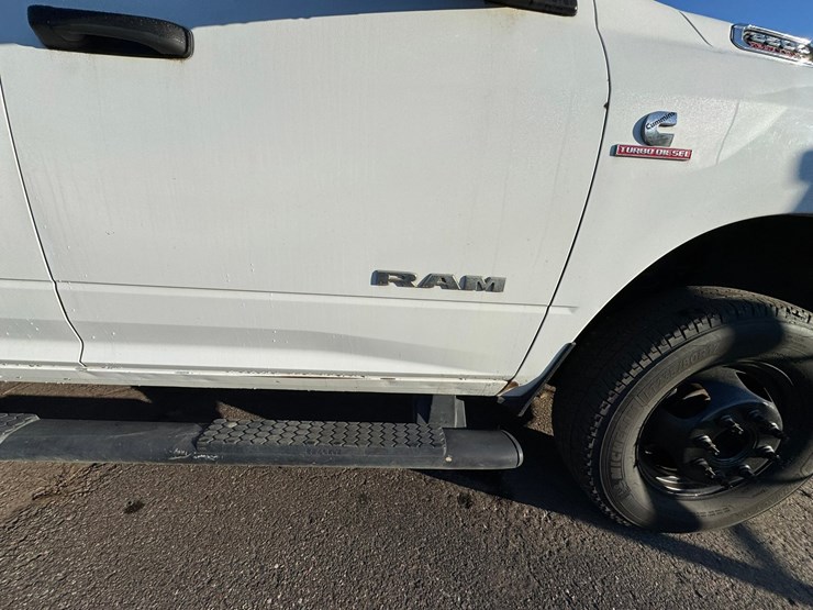 2020-dodge-3500-image-28