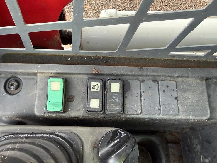 2020-takeuchi-tl8-image-25