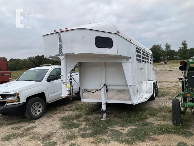 2007-chaparral-horse-trailer-image-1