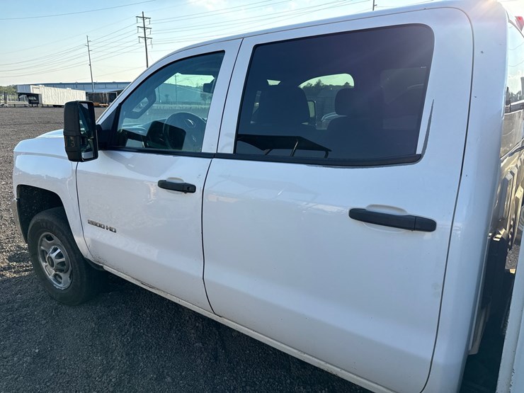 2016-chevrolet-2500-image-14