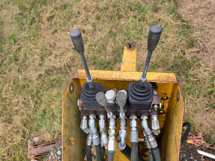 #25268-•-international-3082-series-a-back-hoe-attachment-image-46
