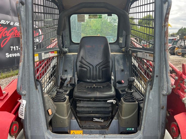 2021-takeuchi-tl8-image-17
