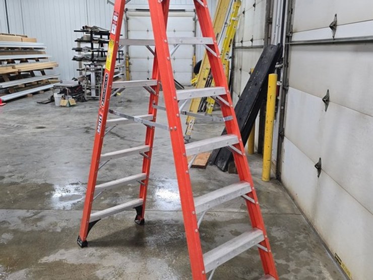 #9748-•-louisville-8-double-sided-step-ladder-image-3