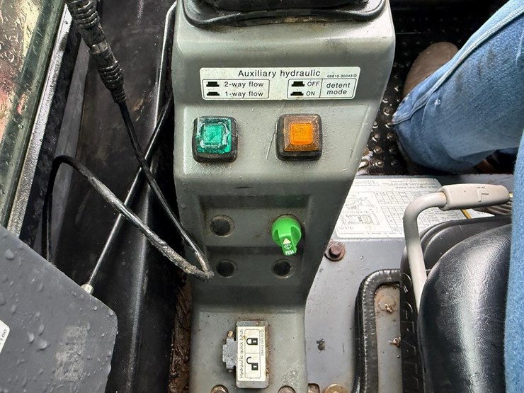 2012-takeuchi-tl250-image-27