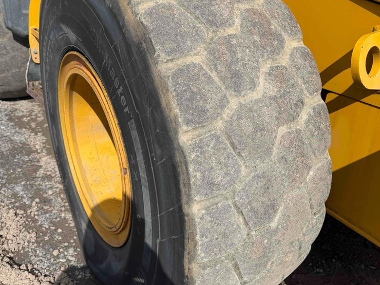 2022-deere-544-p-tier-image-16