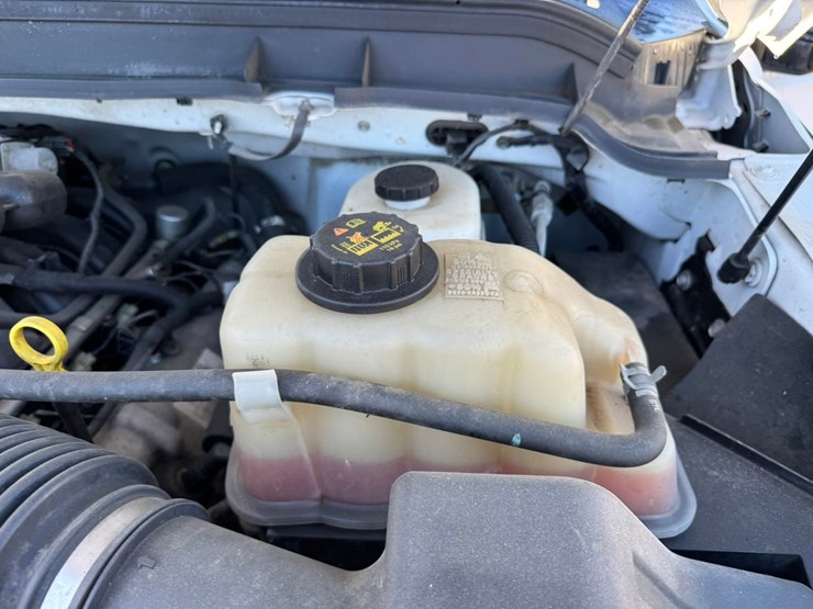 2013-ford-f550-image-48