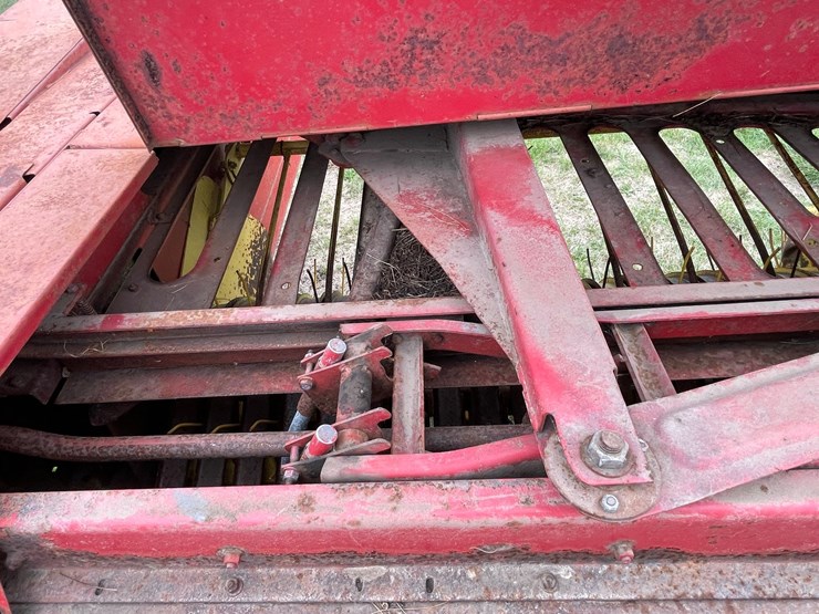 new-holland-hayliner-273-image-18