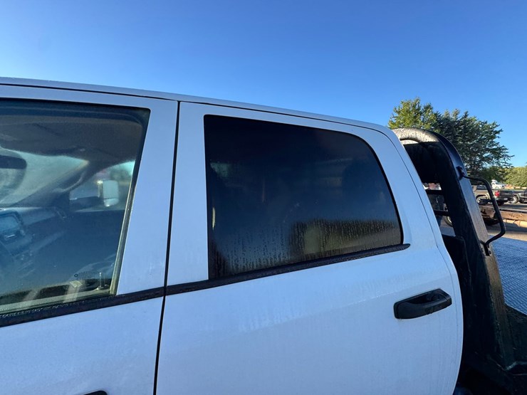 2020-dodge-3500-image-13