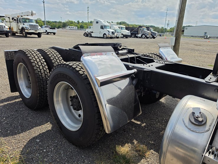 1984-peterbilt-359-image-5