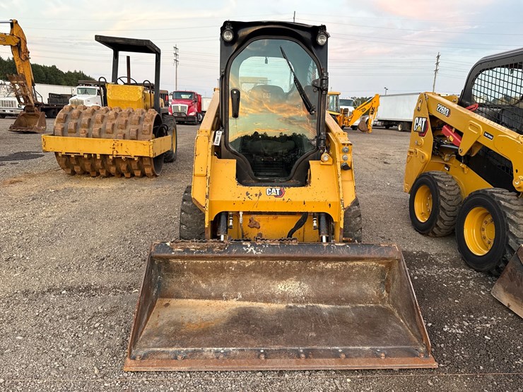 caterpillar-236d3-image-2