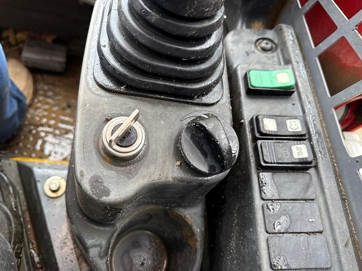 2020-takeuchi-tl8-image-24
