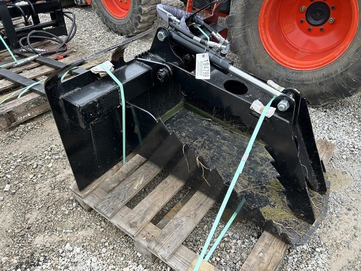 ditching-grapple-skid-steer-bucket-image-5