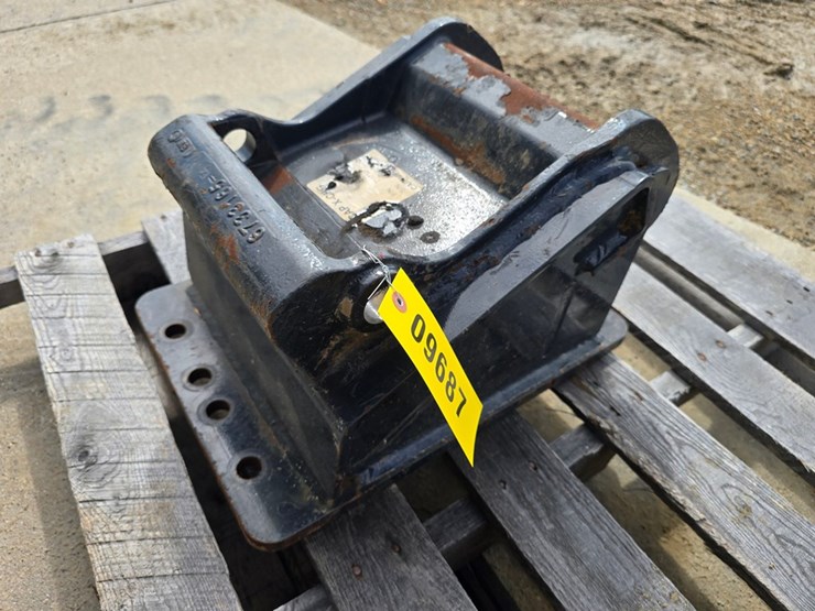 #9687-•-bobcat-mini-excavator-breaker-adapter-plate-image-1