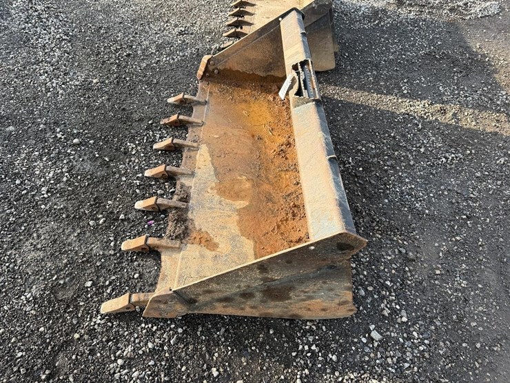 76”-skid-steer-tooth-bucket-image-2