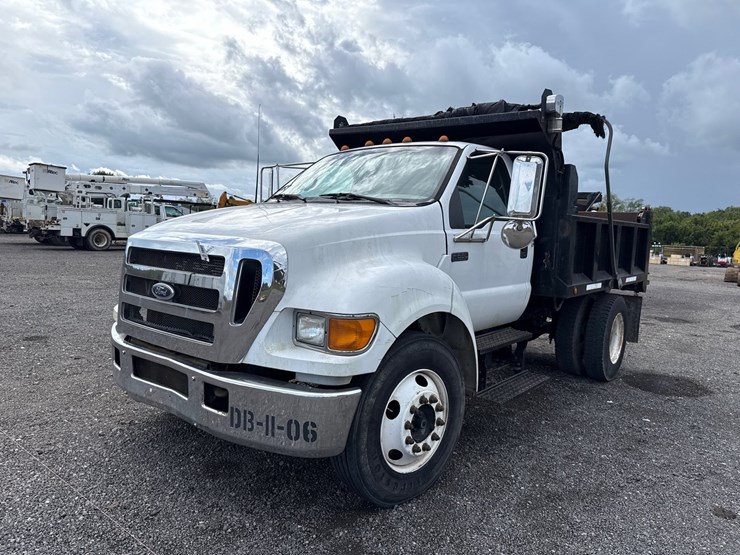 2005-ford-f650-image-1