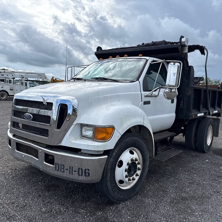 2005 FORD F650