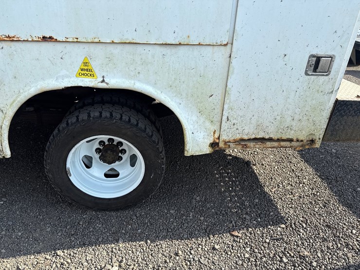 2008-chevrolet-3500-image-15
