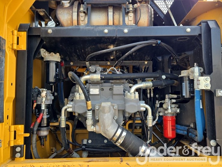 2019-deere-210g-lc-image-39