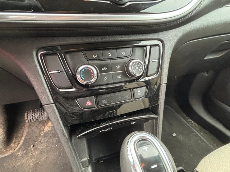 2021-buick-encore-image-40