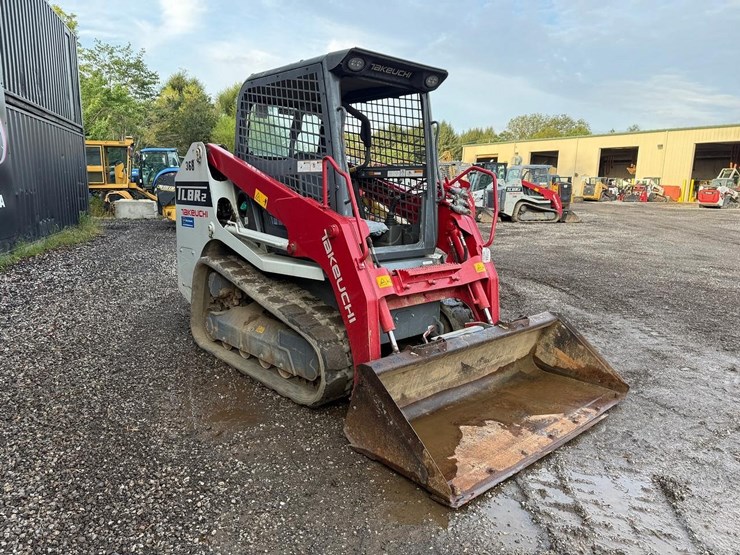 2023-takeuchi-tl8-image-6