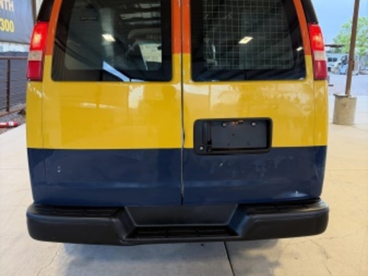 2018-chevrolet-express-2500-image-7