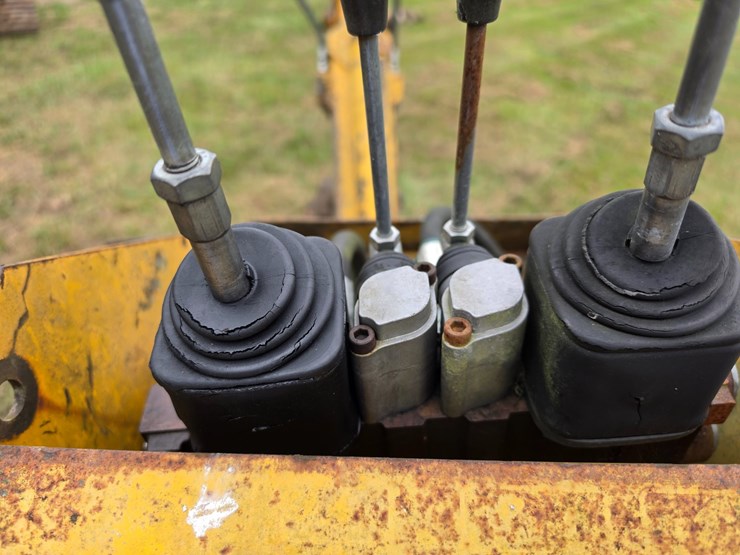 #25268-•-international-3082-series-a-back-hoe-attachment-image-48